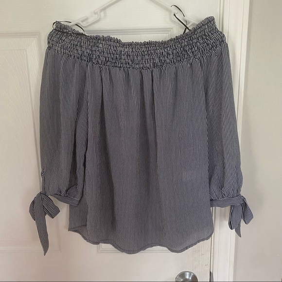 Alice Blue off the shoulder top - Picture 1 of 3